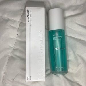 r.e.m Ariana grande calming Face Mist - Blue
